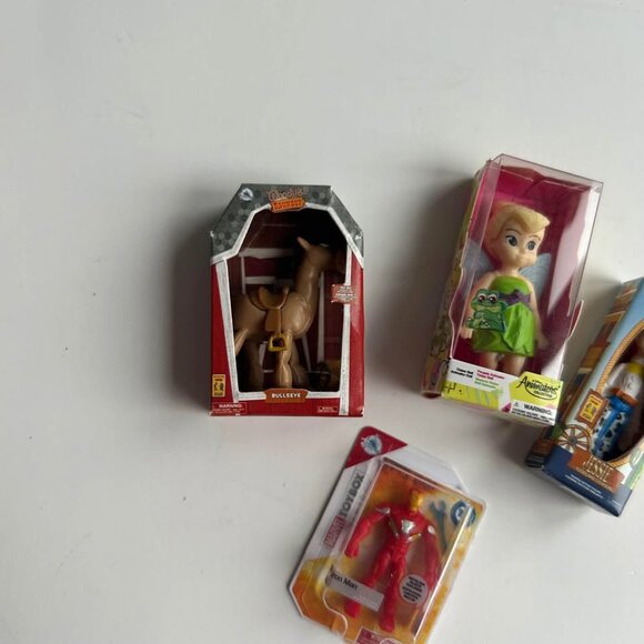 Disney Store Mini Brands Figures - Picture 3 of 4